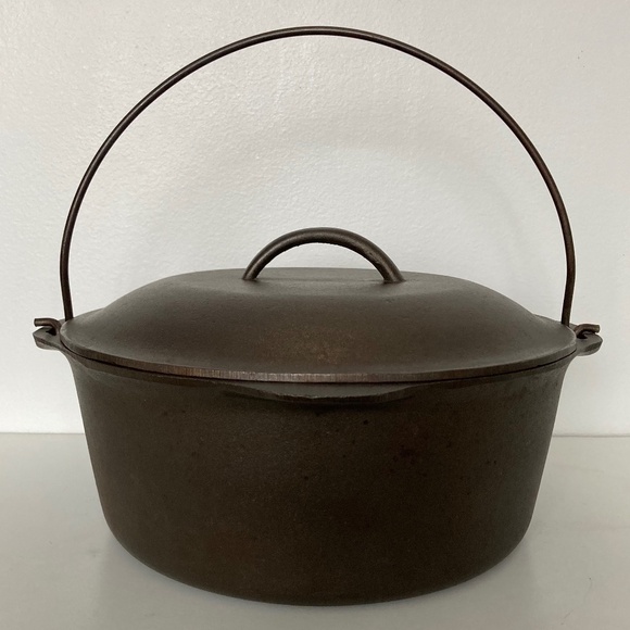Other - Vintage Cast Iron No 8 Dutch Oven